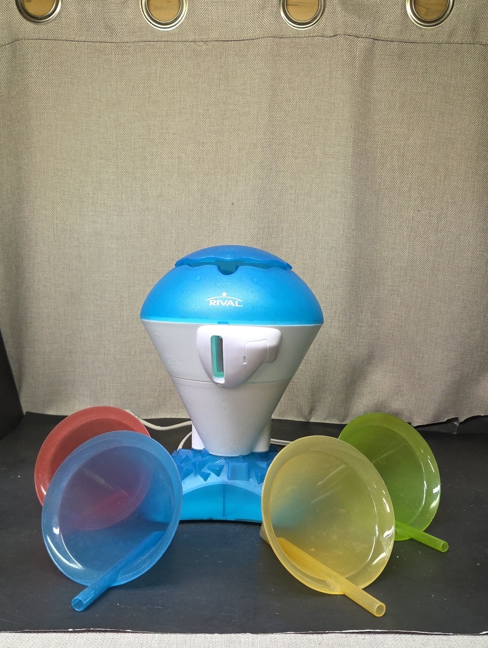 Rival IS150 Frozen Delights Snow Cone Maker/ Ice Shaver Plus 4 Cones With Straws